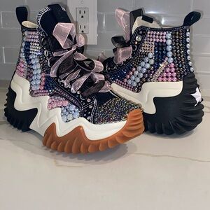 Custom Converse Run Star
Motion Sneaker